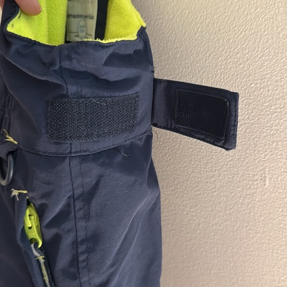 Amazon Essentials Toddler 3T Water Resistant Ski and Snow Bib Overalls - Picture 8 of 9